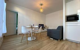Appartement Luxueux Renove Avec Balcon & Garage